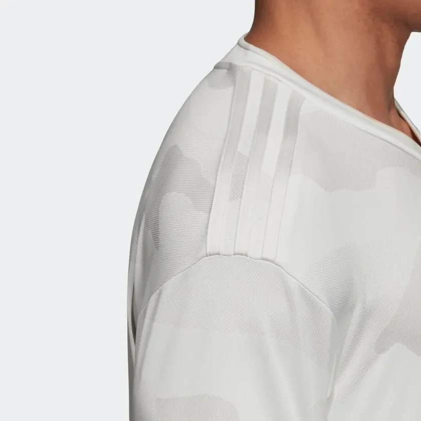 adidas 2019-20 Juventus Away Jersey - Grey-Red - Image 4