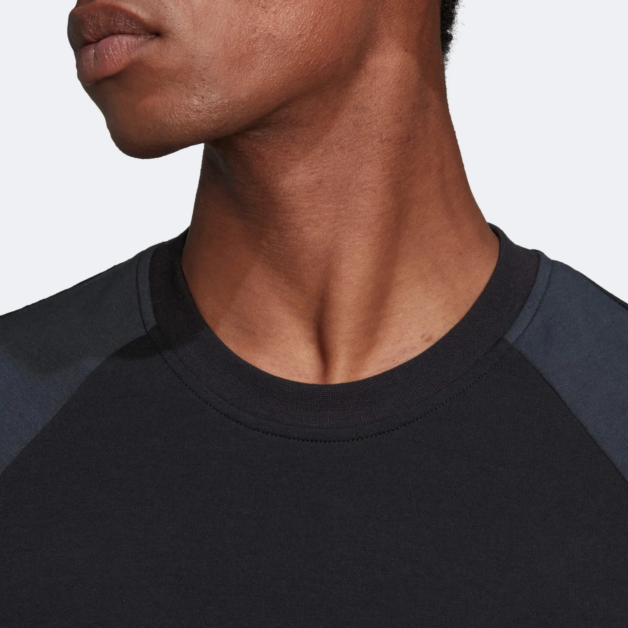adidas 2022-23 Arsenal Travel Tee - Black - Image 4