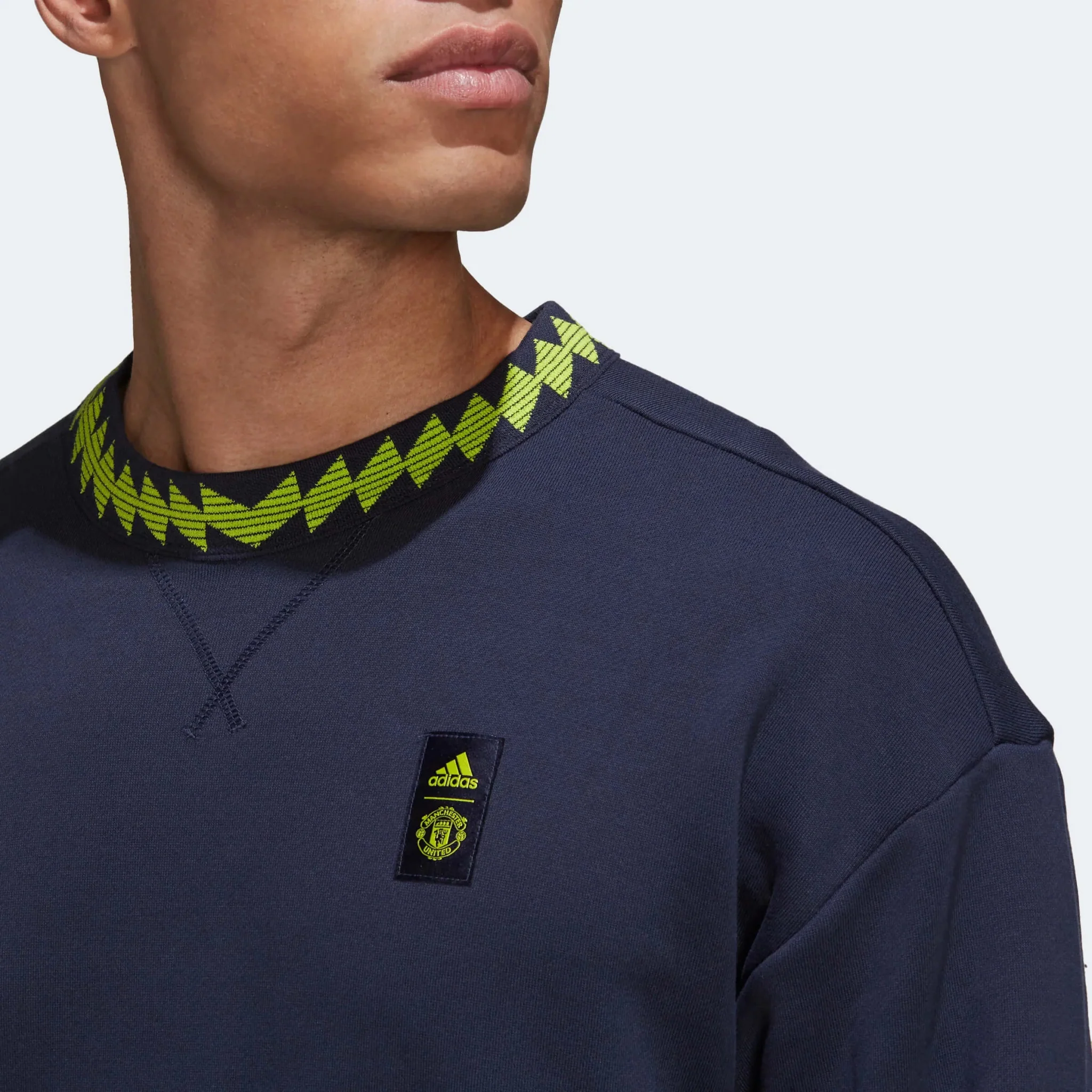 adidas 2022-23 Manchester United LS Crew Sweatshirt - Legend Ink - Image 4