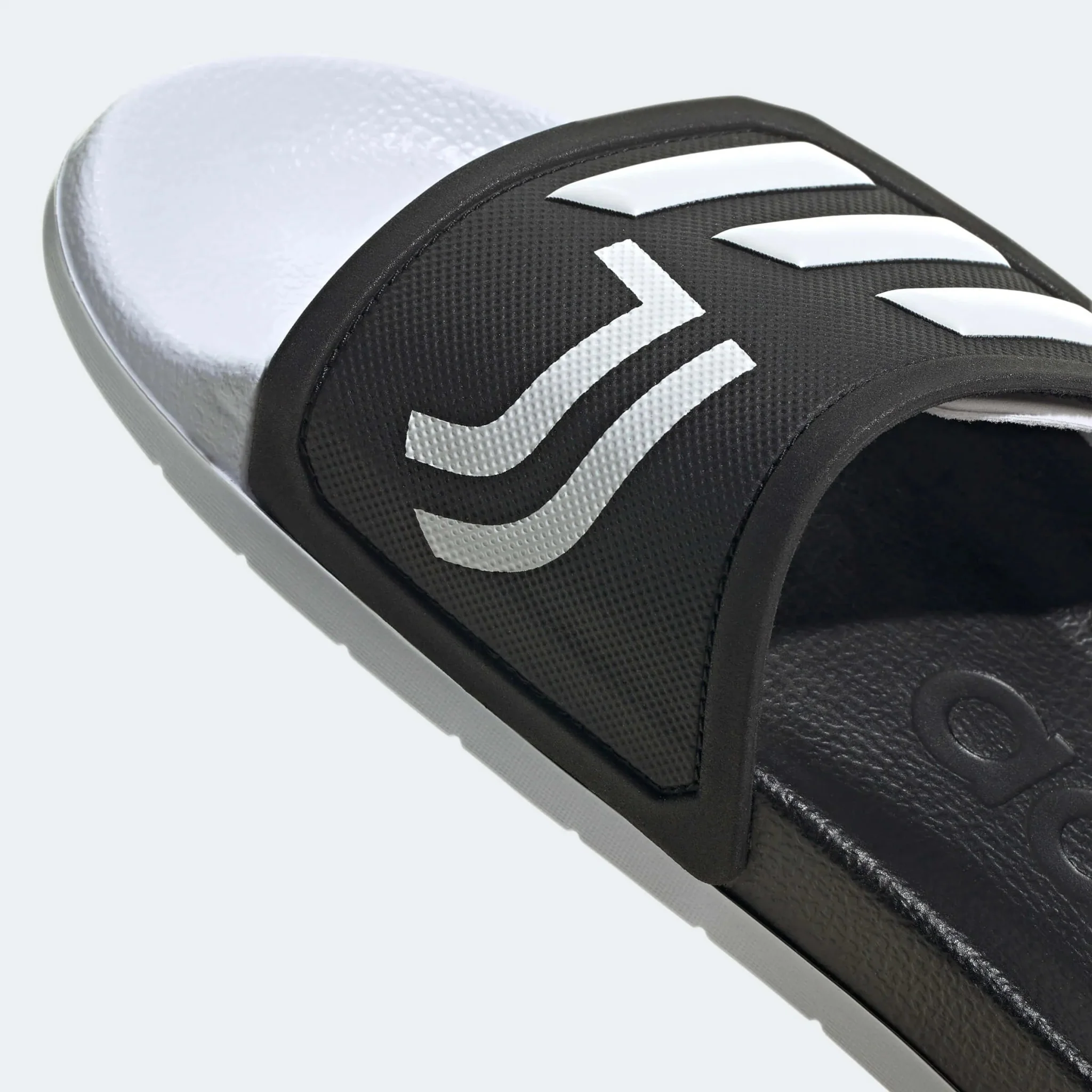 adidas Juventus Adilette TND - White-Black - Image 7