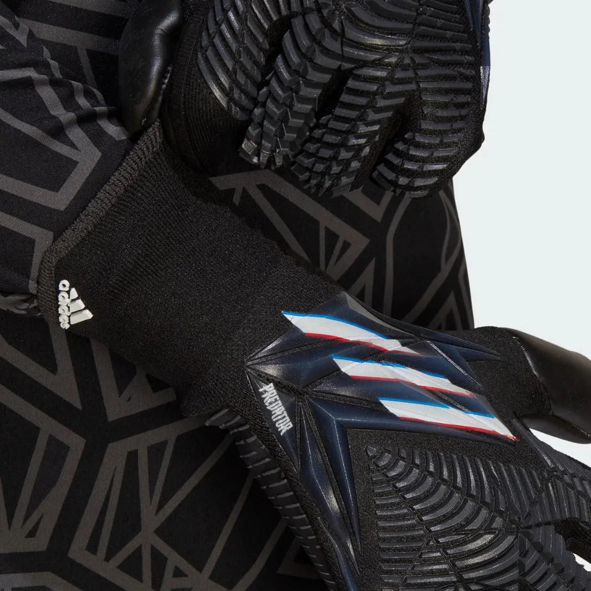 Adidas Predator Pro Goalkeeper Gloves (Negative Cut) - Black - Image 3