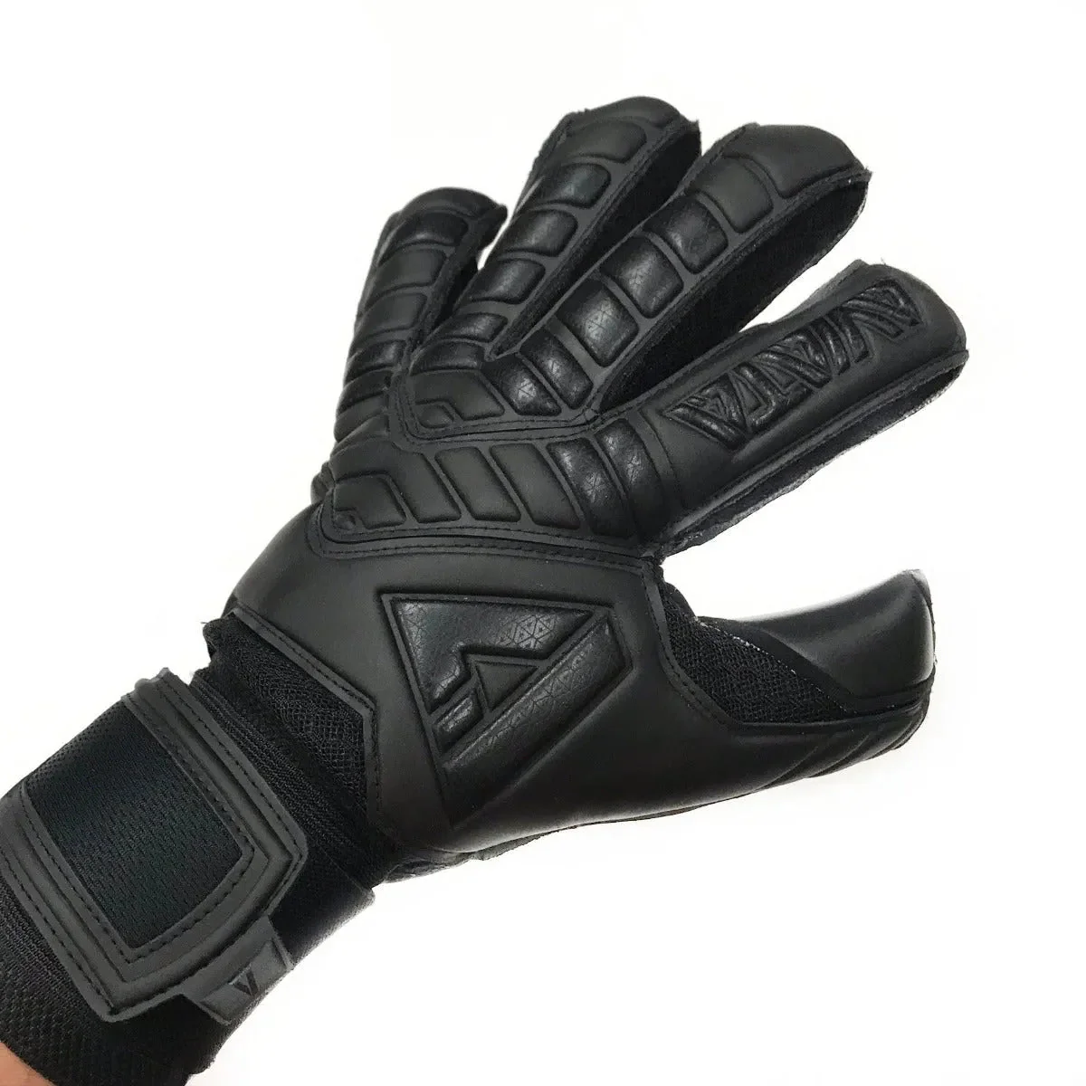 Aviata Youth Halcyon Turf Blackout Goalkeeper Gloves - Black - Image 2