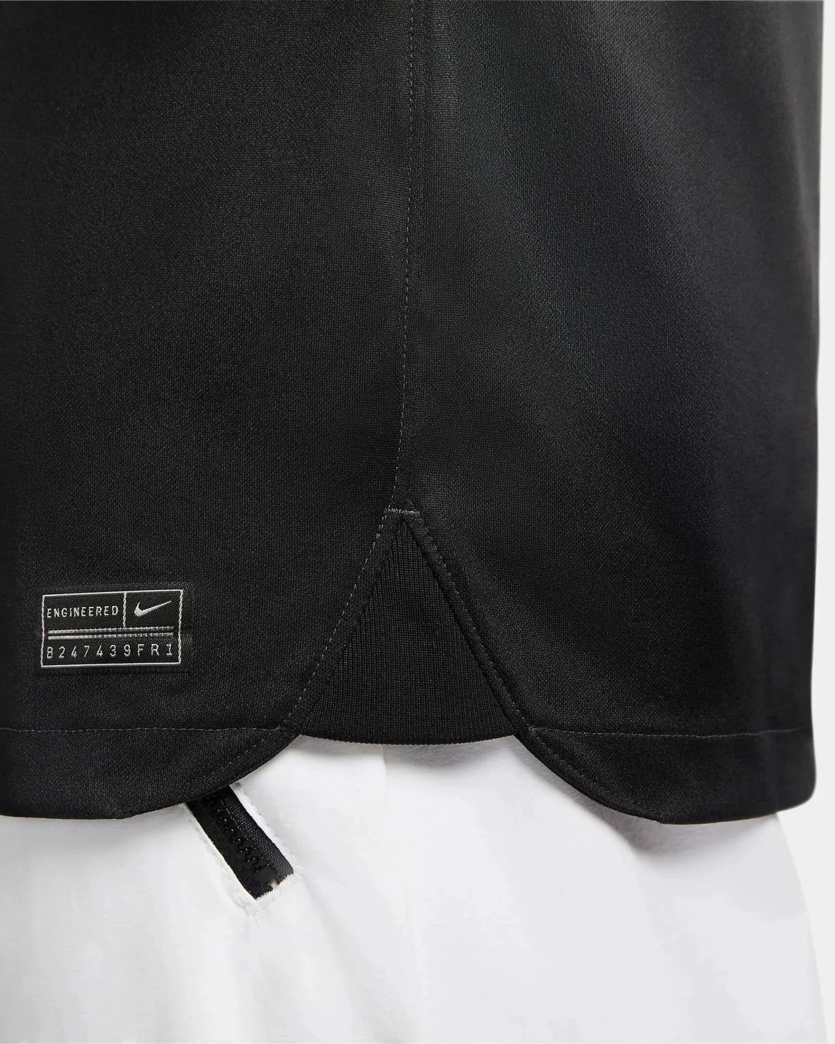 Nike 2022-23 Liverpool Goalkeeper Jersey - Black - Image 5