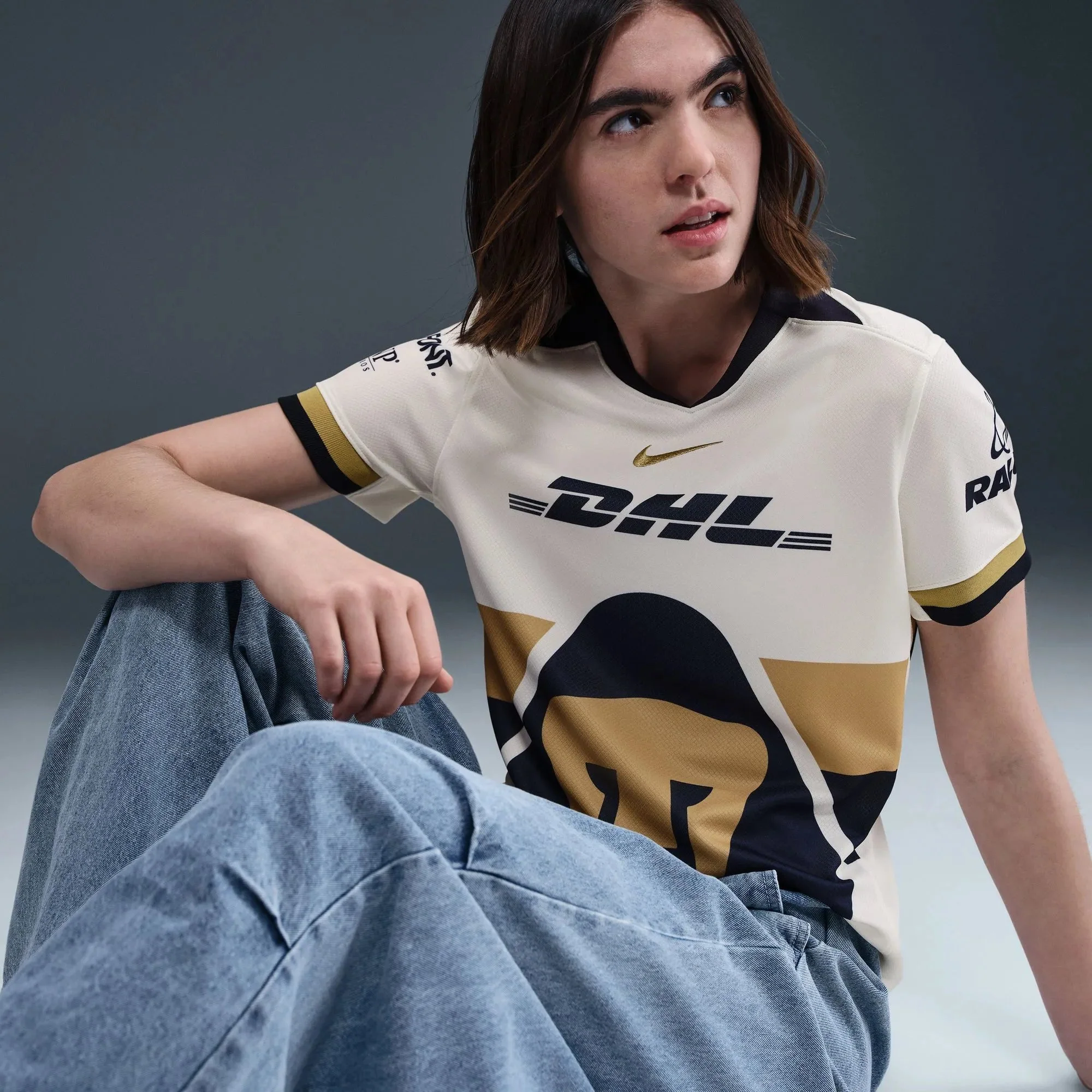 Nike 2025-26 Pumas Women's Stadium Home Soccer Jersey - Image 4