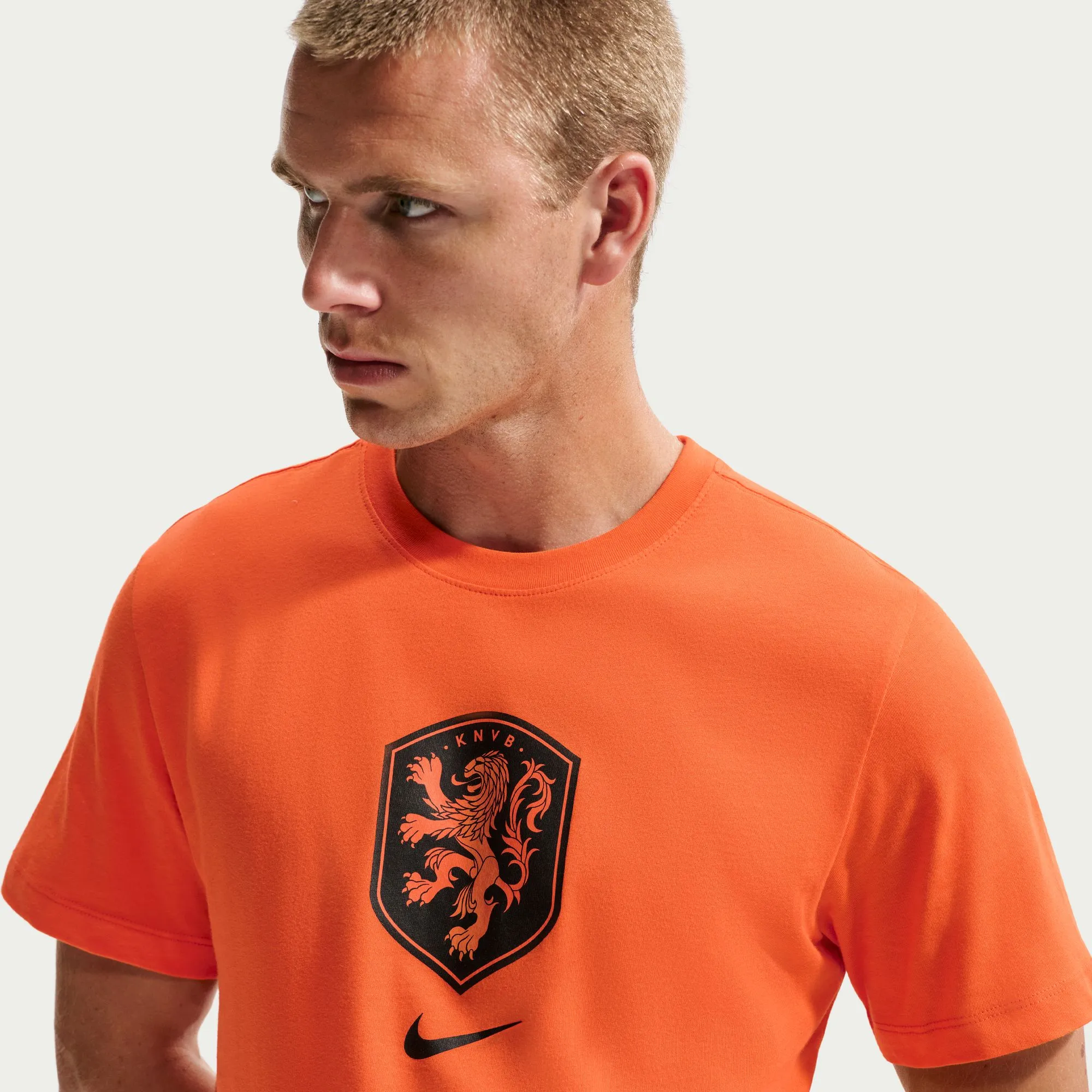 Nike 2026 Netherlands Men's Crest Tee - Image 4