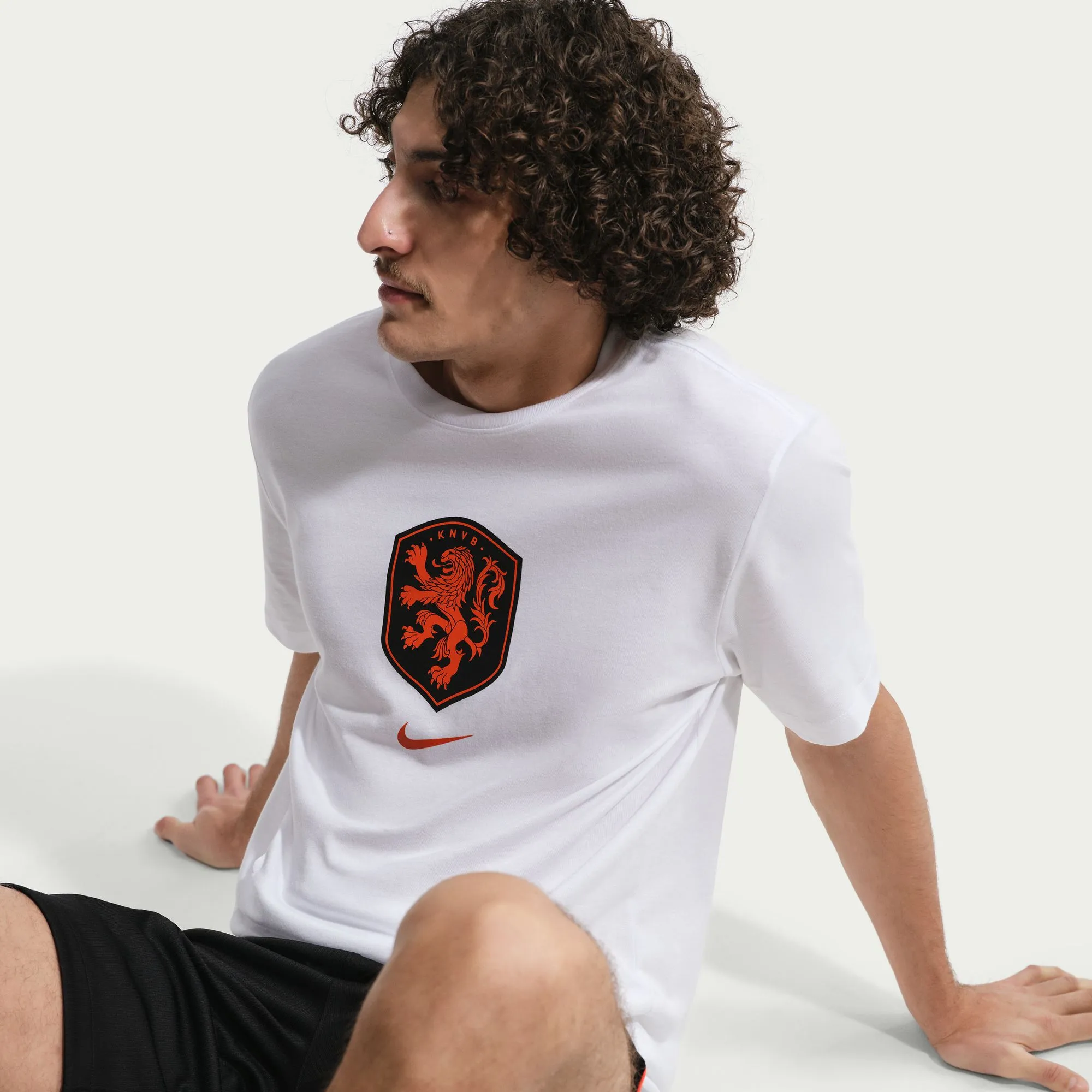 Nike 2026 Netherlands Men's Crest Tee - Image 4