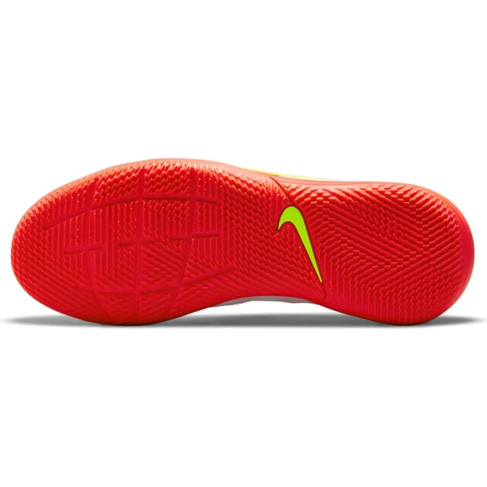 Nike Junior Legend 9 Club IC - White-Volt-Crimson - Image 5