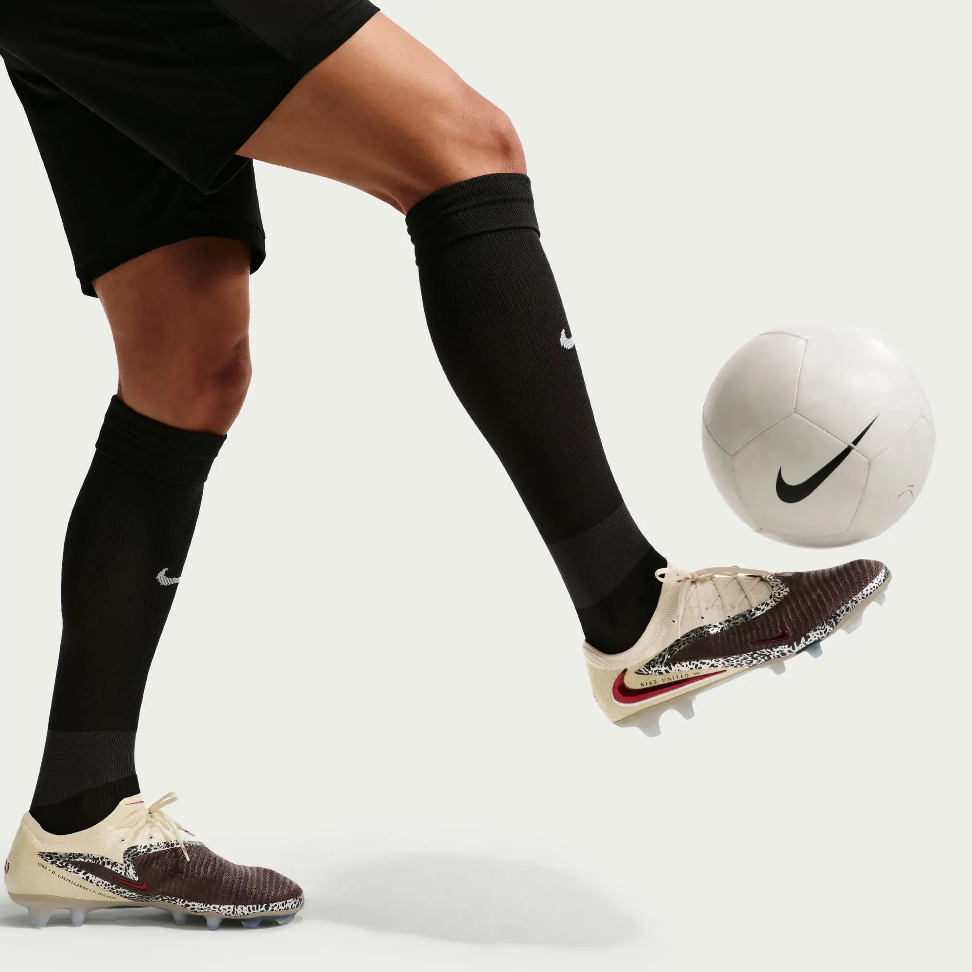 Nike Phantom 6 Low Elite NU3 Firm Ground Soccer Cleats - United NU3 Pack (SU26) - Image 11
