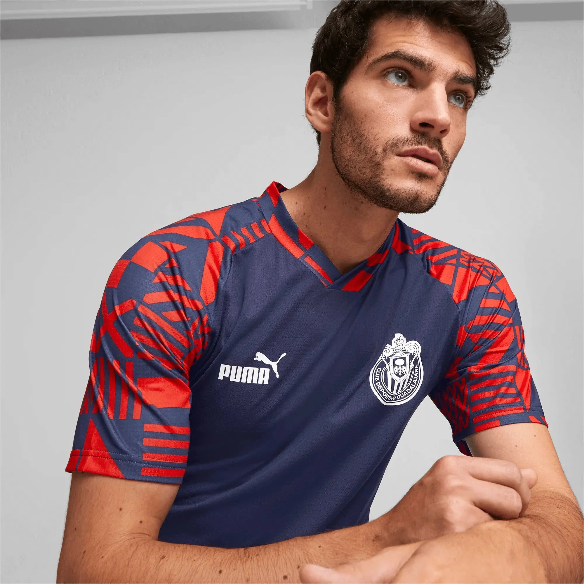 Puma 2022-23 Chivas Pre-Match Jersey - Navy-Red - Image 5
