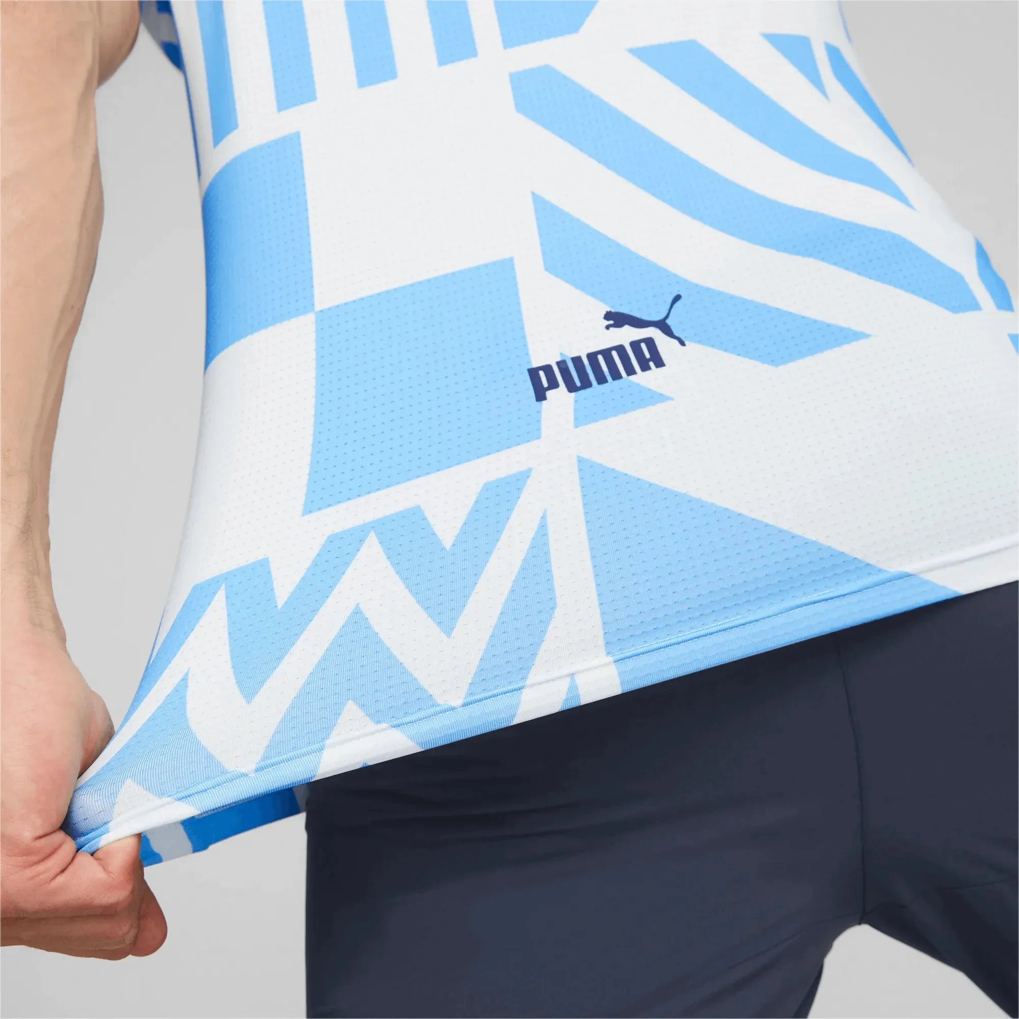 Puma 2022-23 Manchester City Pre-Match Jersey - White-Light Blue - Image 6