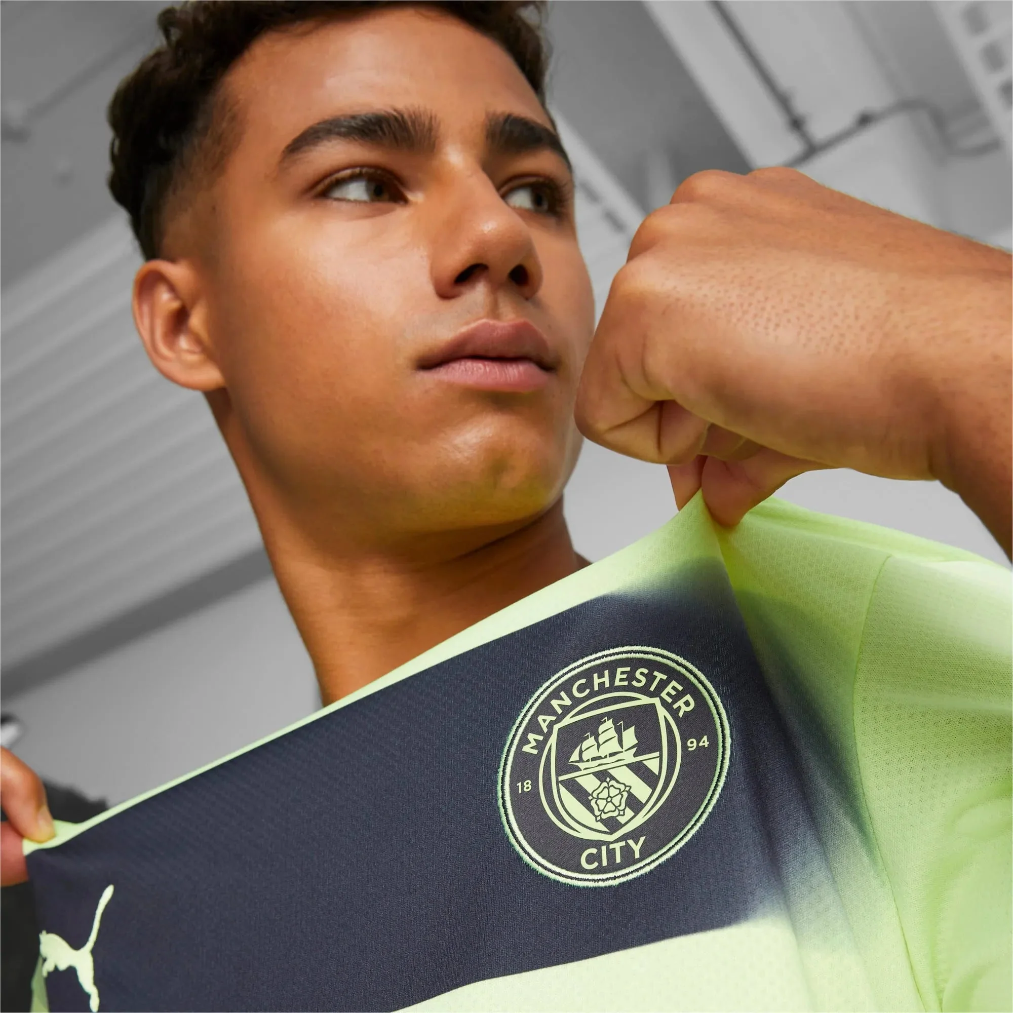 Puma 2022-23 Manchester City Third Jersey - Fizzy Light-Parisian Night - Image 11
