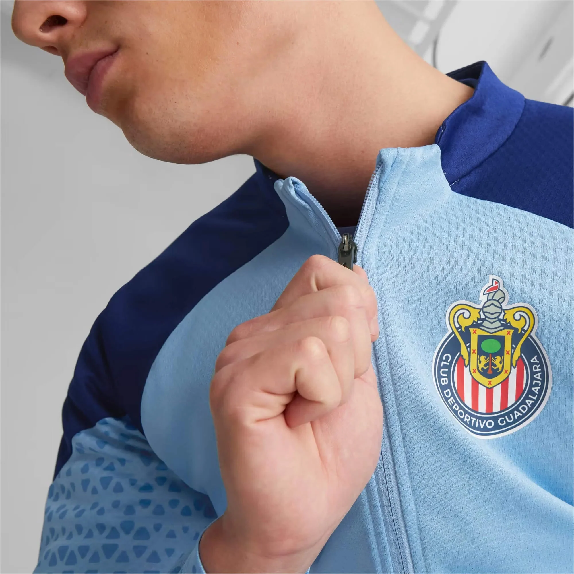 Puma 2023-24 Chivas Men's Training Jacket - Image 5