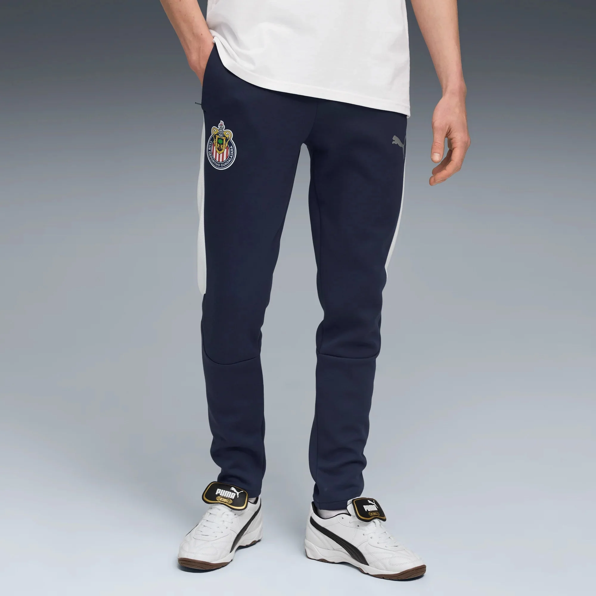 Puma 2025-26 Chivas Men's Evostripe Pants - Image 3