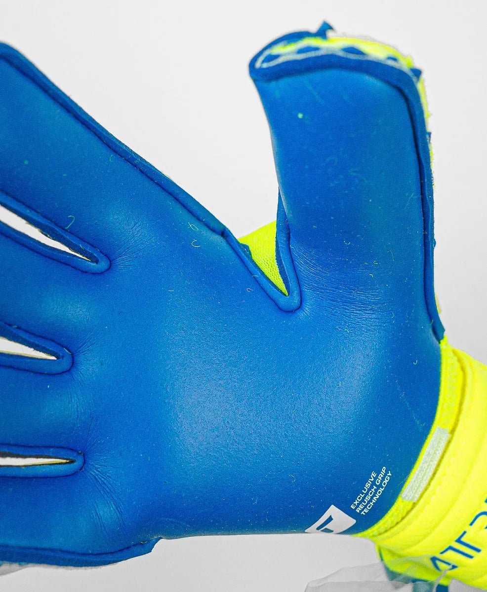 Reusch Attrakt Duo Ortho-Tec Goalkeeper Gloves - Volt-Blue - Image 10