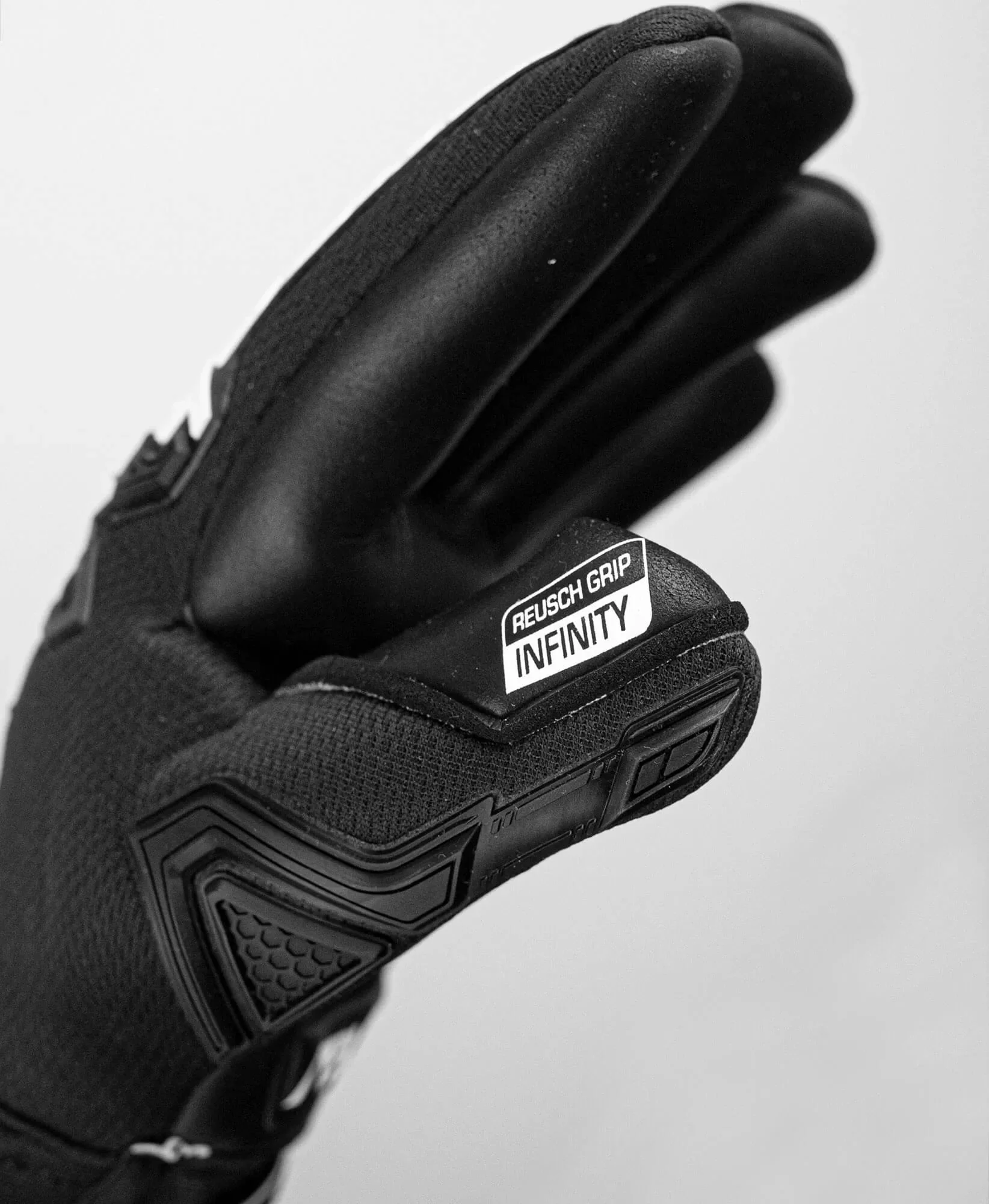 Reusch Attrakt Freegel Infinity FS Goalkeeper Glove - Black - Image 5