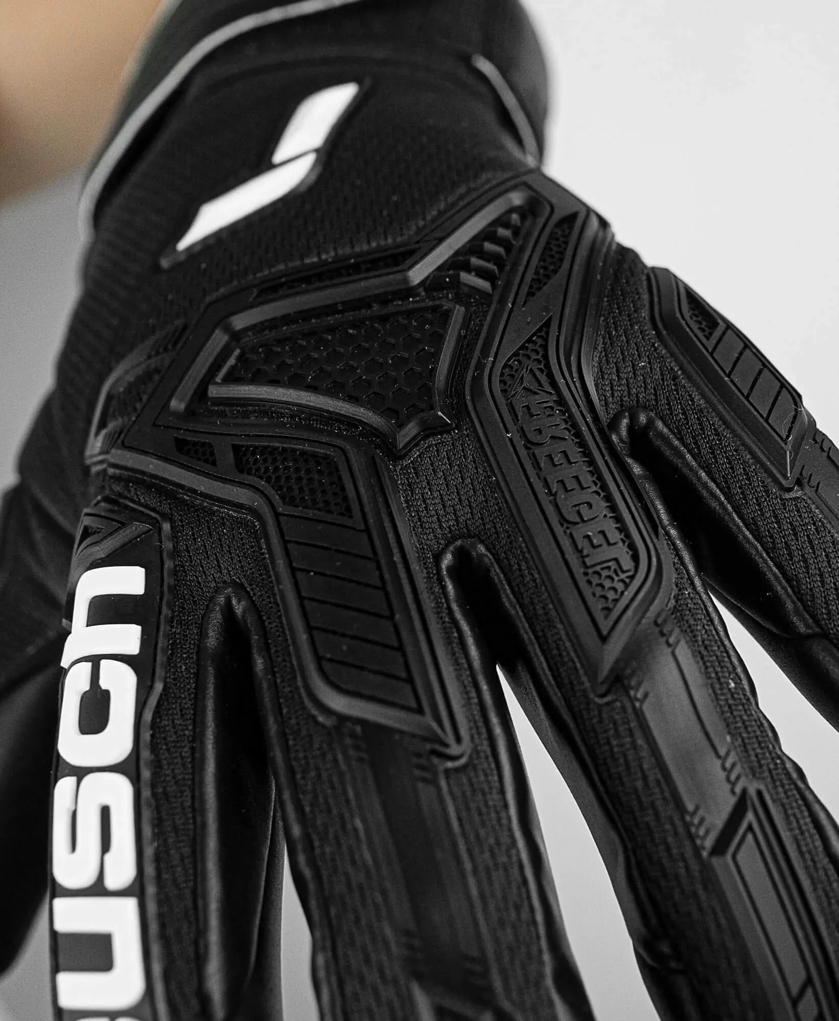 Reusch Attrakt Freegel Infinity FS Goalkeeper Glove - Black - Image 7