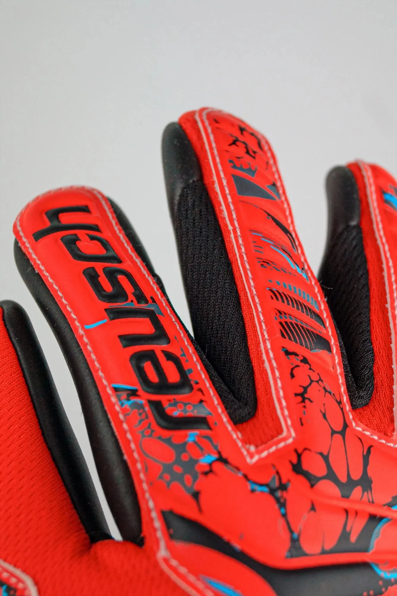 Reusch JR Attrakt Grip Evolution FS Goalkeeper Gloves - Image 5