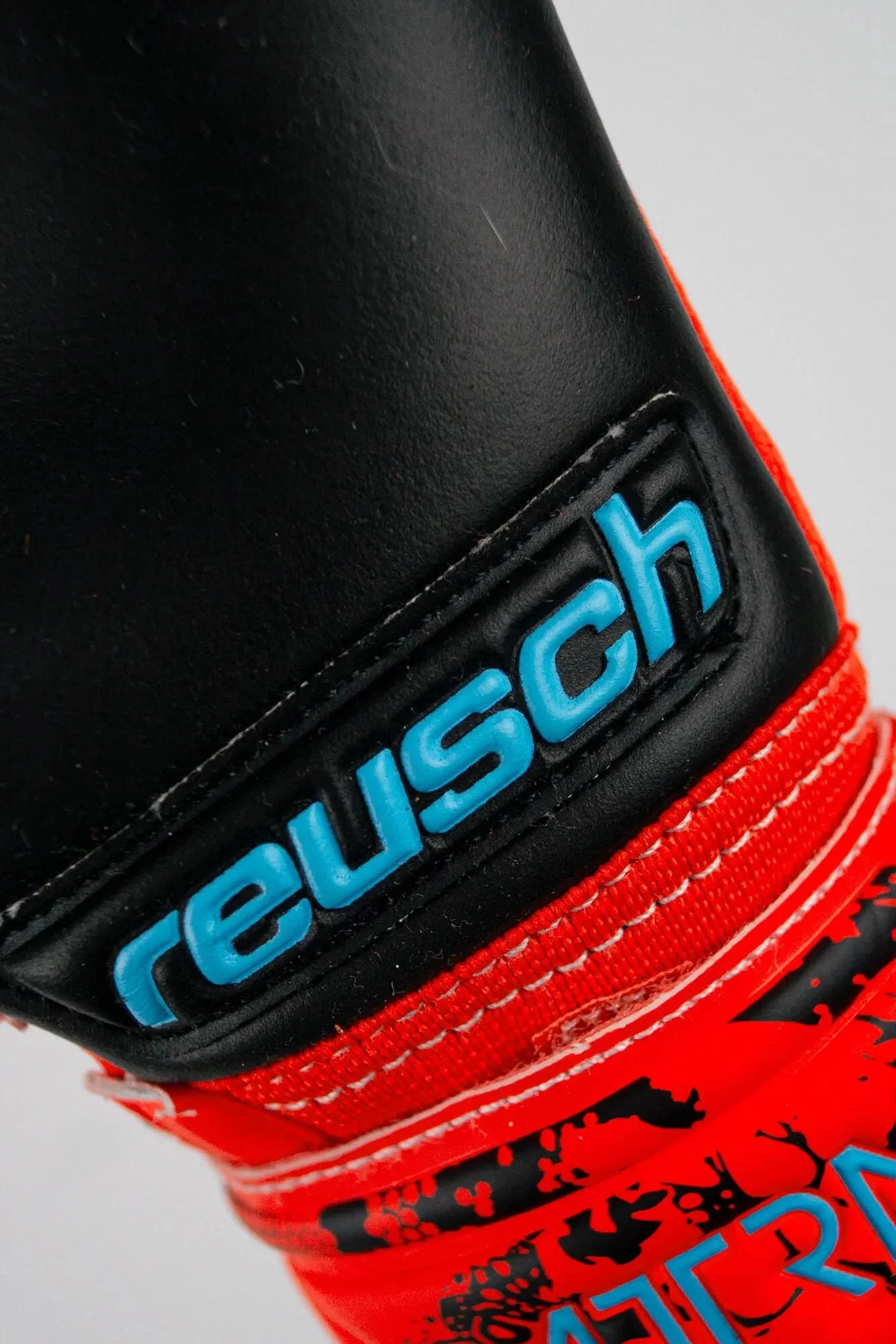Reusch JR Attrakt Grip Evolution FS Goalkeeper Gloves - Image 7