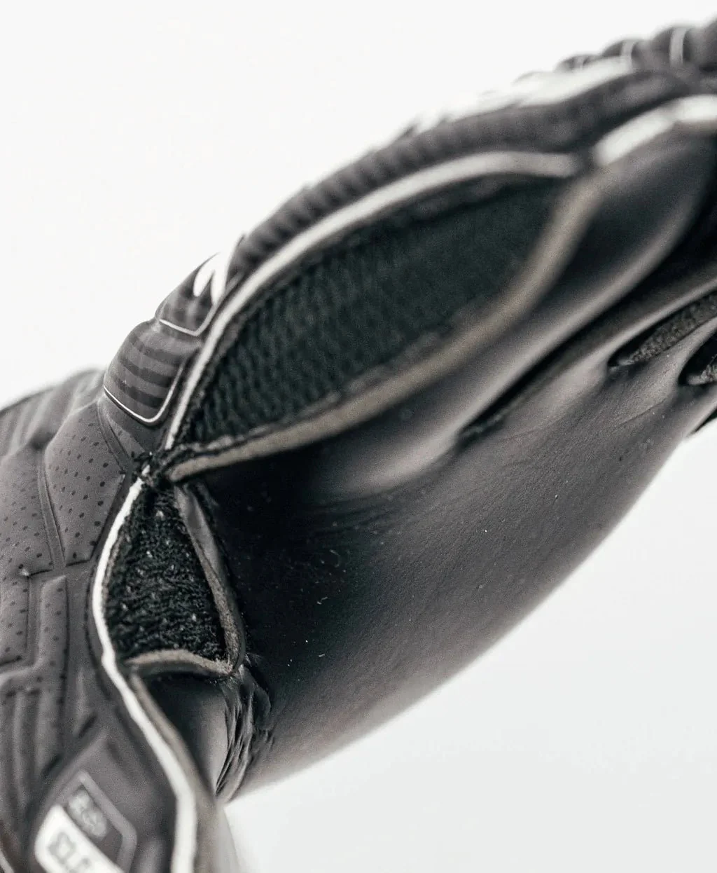 Reusch JR Attrakt Solid FS Goalkeeper Glove - Black - Image 3