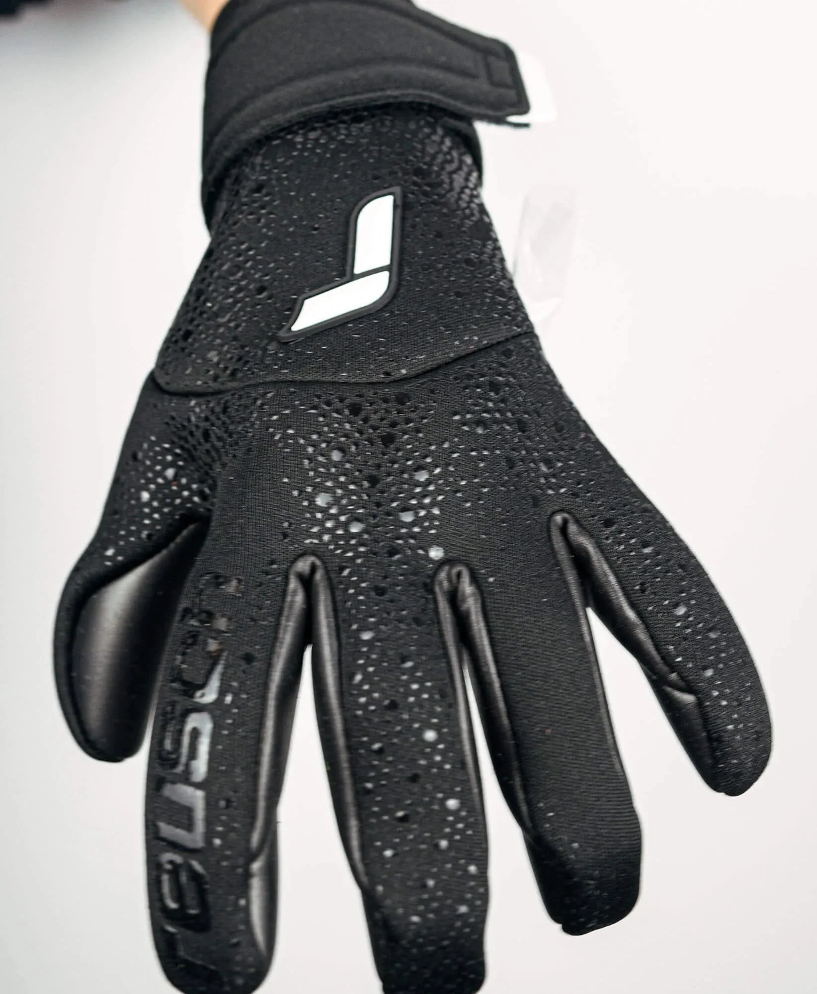 Reusch Pure Contact Infinity Goalkeeper Gloves - Black-White - Image 5