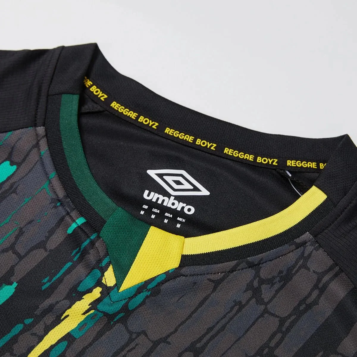 Umbro 2021-22 Jamaica Away Jersey - Black-Green-Yellow - Image 5
