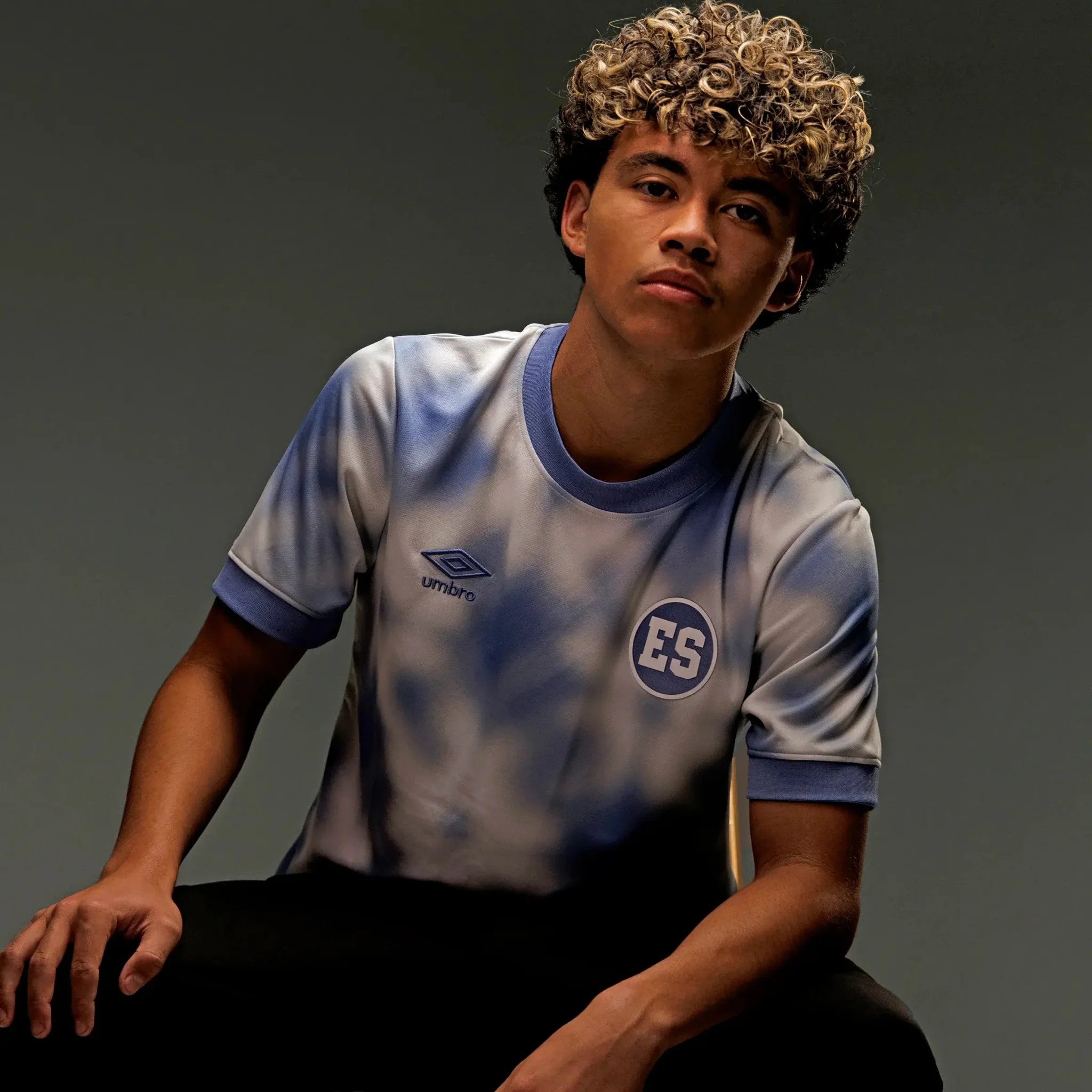 Umbro 2025-26 El Salvador Men's Pre-Match Soccer Jersey - Image 6