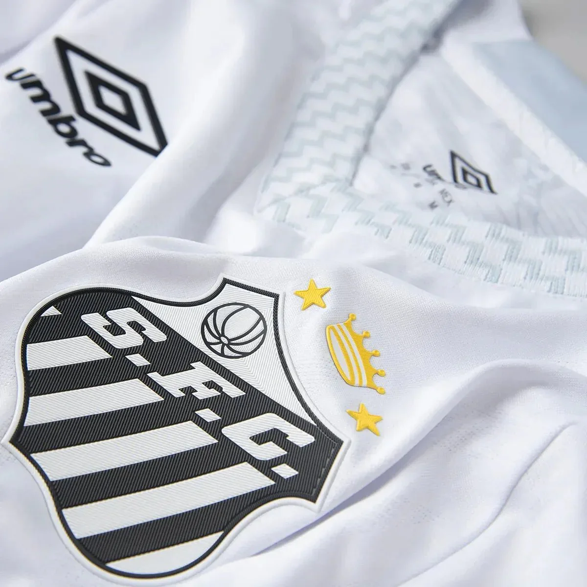 Umbro 2025-26 Santos Men's Stadium Home Soccer Jersey - Image 3